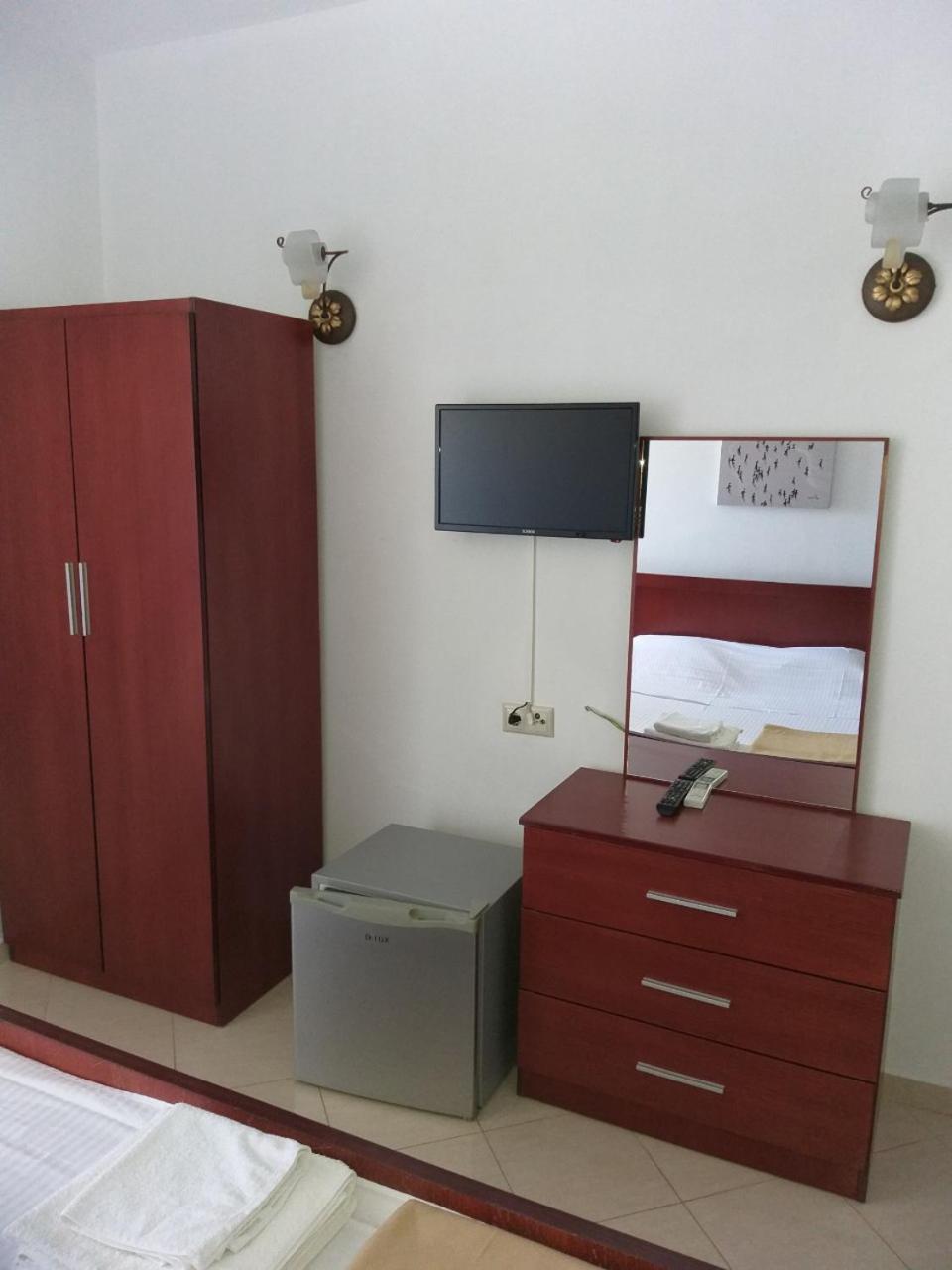 Hotel Afrodite Дхерми Экстерьер фото