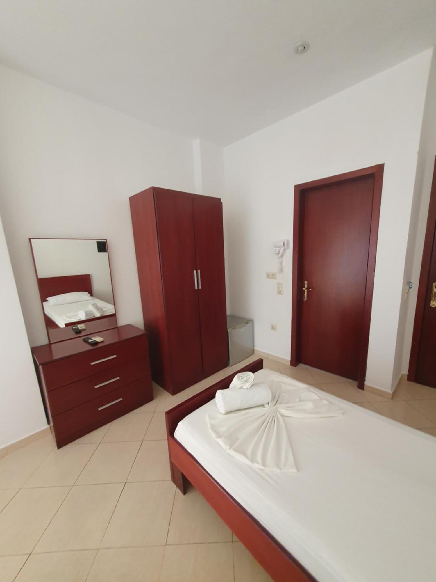 Hotel Afrodite Дхерми Экстерьер фото