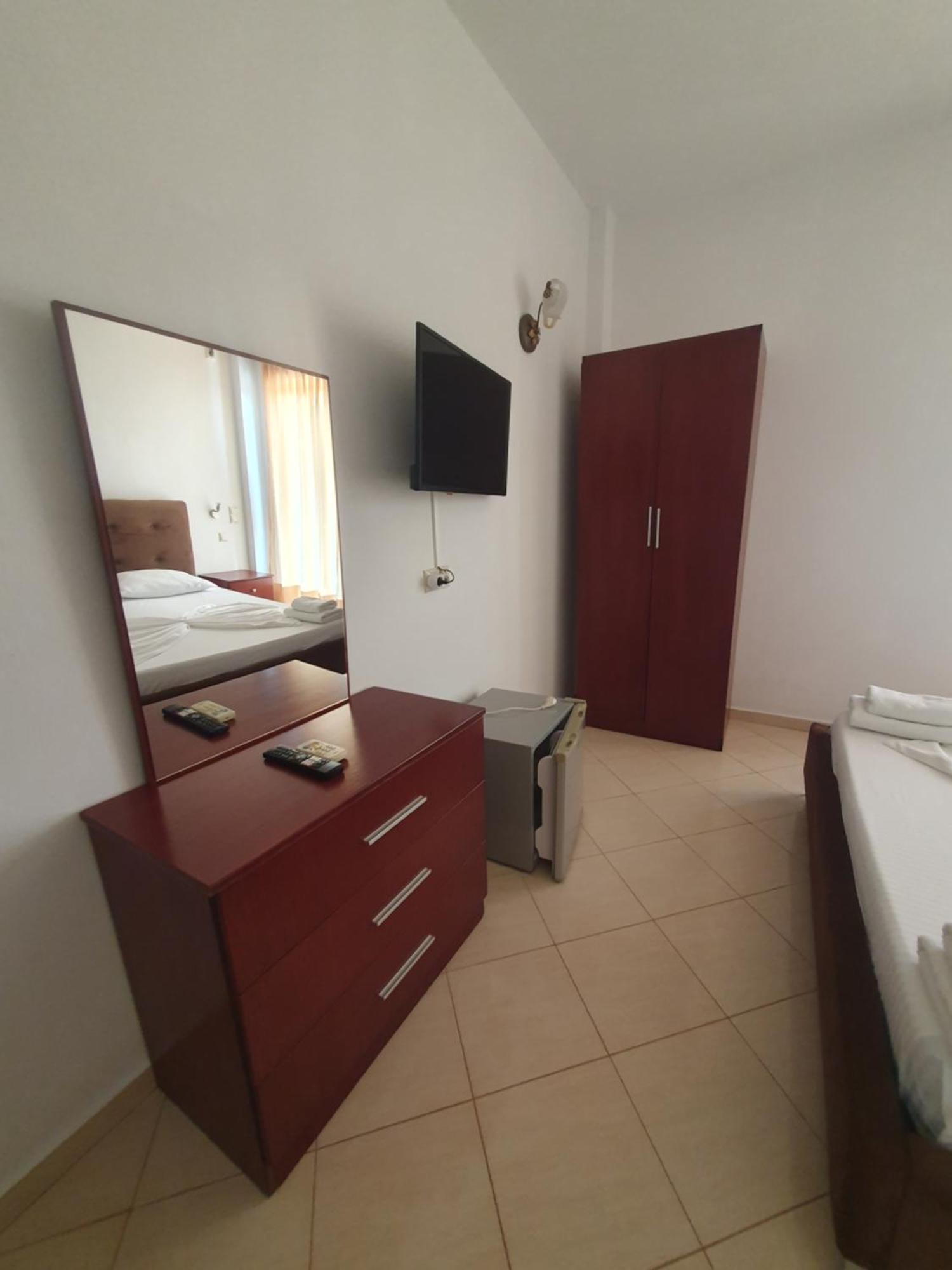 Hotel Afrodite Дхерми Экстерьер фото